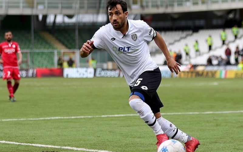 Expatriés – Italie : Karim Laribi envoie son équipe en Serie A