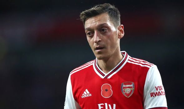 Angleterre : Mesut Özil lourdement critiqué pour avoir refusé de baisser son salaire