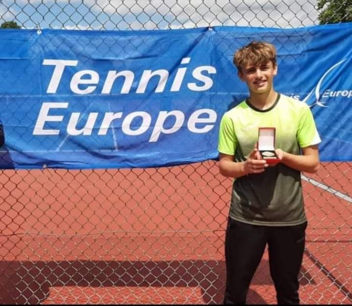 A 14 ans, le Tunisien Zakaria Hamrouni participe au tournoi de Wimbledon des minimes