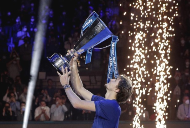 Masters ATP 2021 : Zverev domine Medvedev et remporte son 2e titre