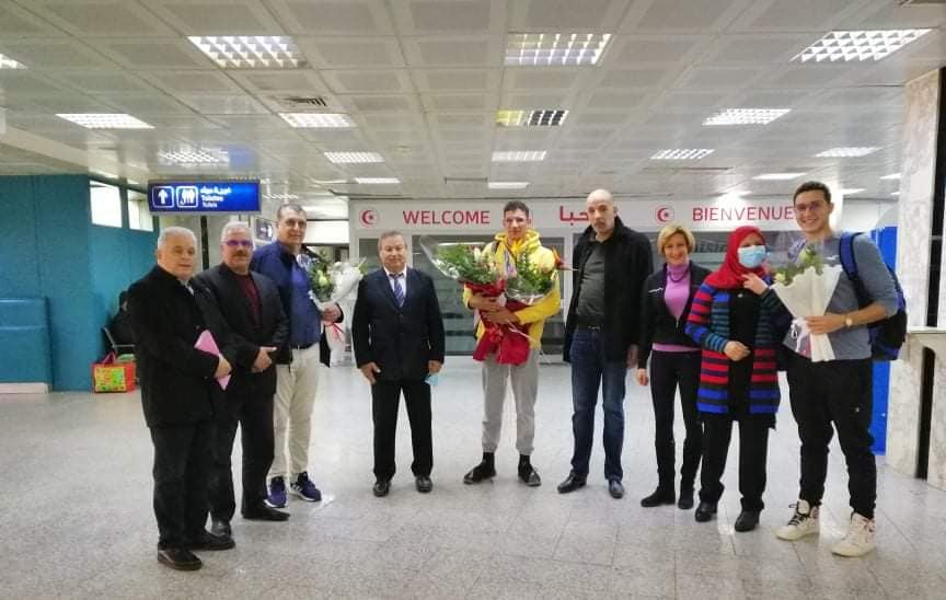 Natation : Un accueil chaleureux à Hafnaoui à l’aéroport