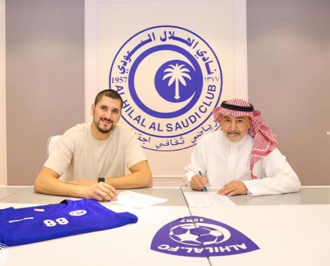 Basket : En images, Hamoudi Hadidane signe à Al Hilal