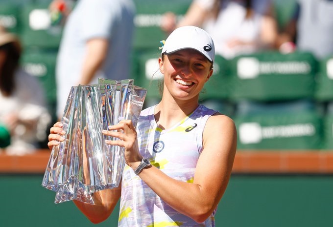 WTA Indian Wells : Swiatek s’offre le titre et la 2e place mondiale