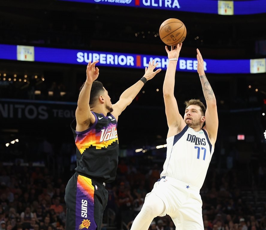 Play-offs NBA : Les Phoenix Suns dominent les Mavericks , le Heat passe la 2ème aussi