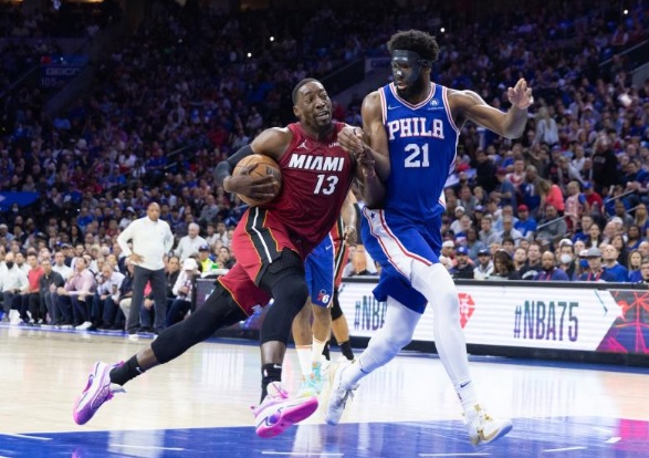 Play-offs NBA : Miami assomme les 76ers, égalité entre les Mavericks et les Suns