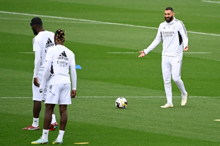 Foot: Benzema ne jouera pas avec le Real Madrid dimanche, à trois semaines du Mondial (Ancelotti)