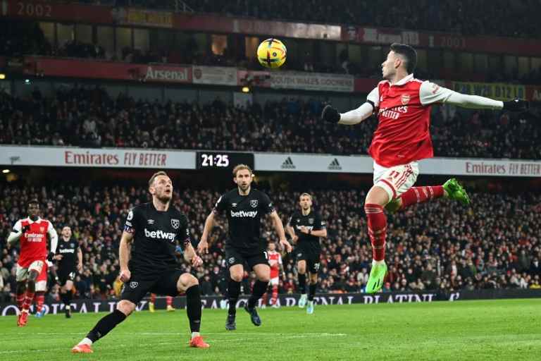 Angleterre: Arsenal renversant, Newcastle emballant