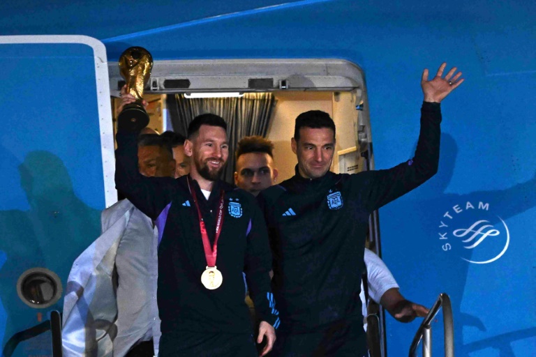 Argentine: liesse immense dès l’arrivée des champions du monde