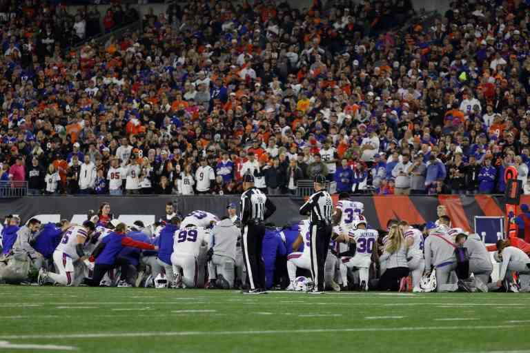 NFL: un joueur de Buffalo dans un “état critique” après un violent choc durant un match