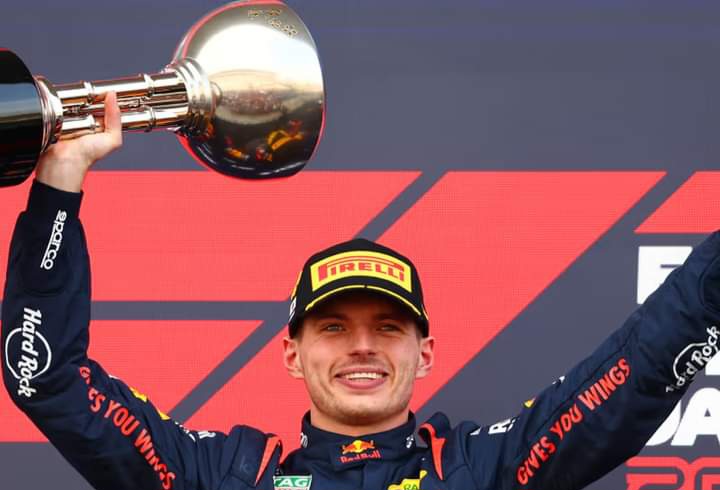 F1 : Max Verstappen vainqueur à Suzuka (vidéos)